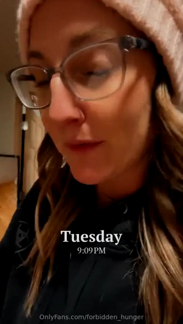 Elena Pears aka forbidden_hunger – 01-28-2026 OnlyFans Video – Help! Gimme ideas please!