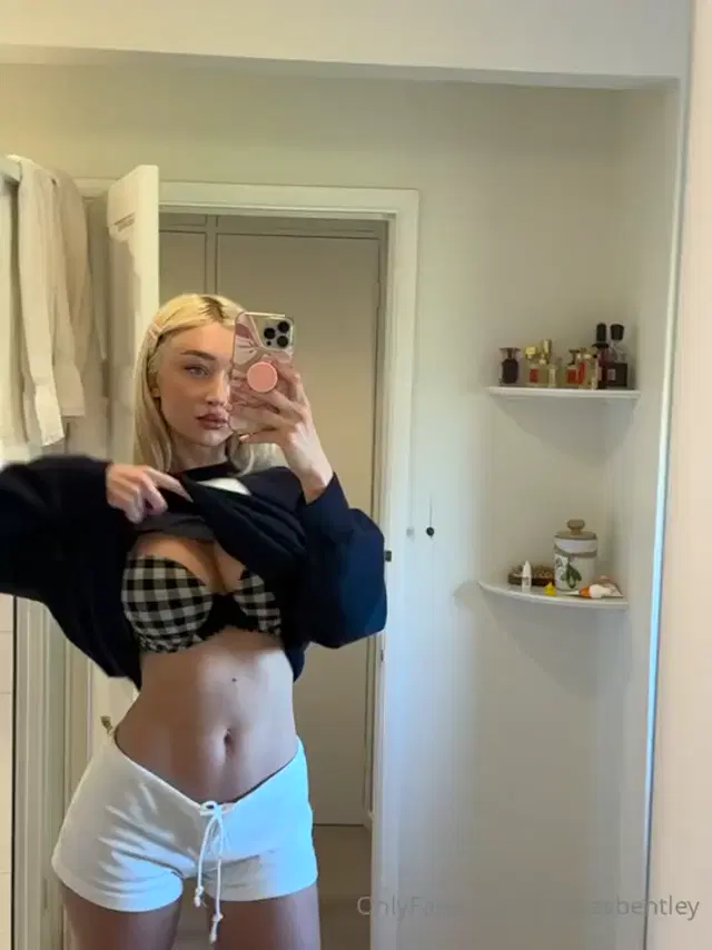Frances Bentley aka francesbentley – 05-19-2024 OnlyFans Video – What do you think of the fit today