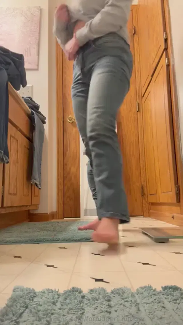 Elena Pears aka forbidden_hunger – 03-03-2026 OnlyFans Video – Full length jeans try on video
