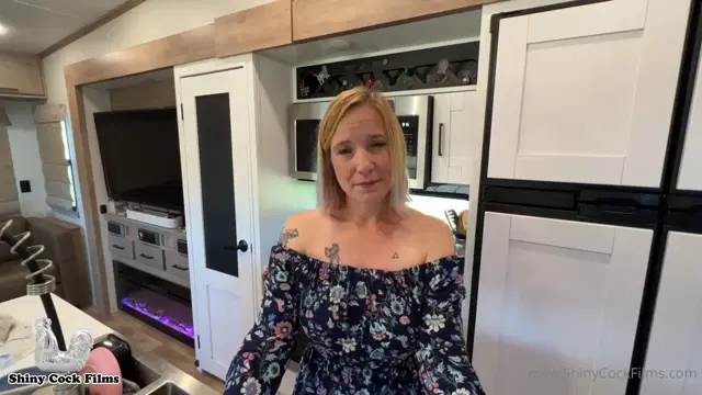Jane Cane aka janecane – 12-12-2025 OnlyFans Video – 50 OFF ‘Secretly Sharing My Stepmom’ Please tip 5 on this post or check DMs