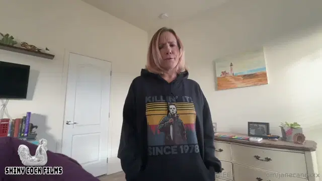 Jane Cane aka janecane – 02-06-2026 OnlyFans Video – NEW BG VIDEO ‘Stepmom Sneaks In’ Please tip 8