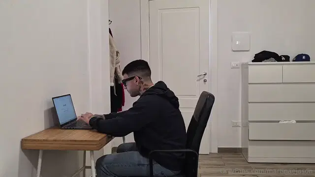 Martina e Jason aka martinaejason – 10-25-2025 OnlyFans Video – Convinco un nerd a farmi il test di matematica e in cambio mi scopa e mi