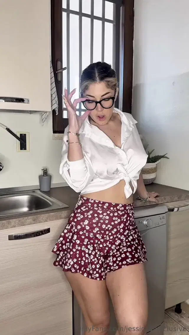 Jessiosallinclusive aka jessiosallinclusive – 04-04-2026 OnlyFans Video – SONO LA TUA PROF E ANCORA UNA VOLTA POTRAI FARE LA SEGA MIGLIORE FELLA TUA VITA