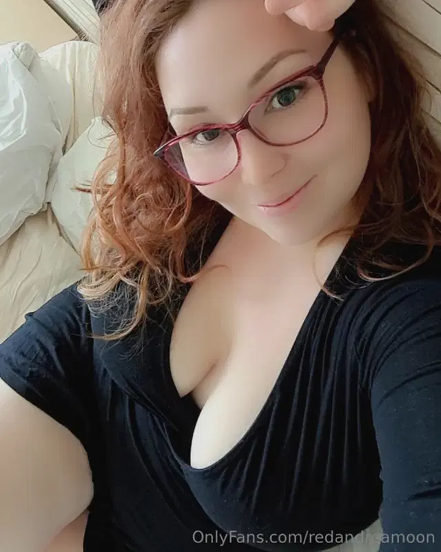 Red Andrea Moon aka redandreamoon – 06-19-2024 OnlyFans Video – MON PLUS GROS FANTASME Je te livre mon plus gros fantasme de maniere romance ! Et