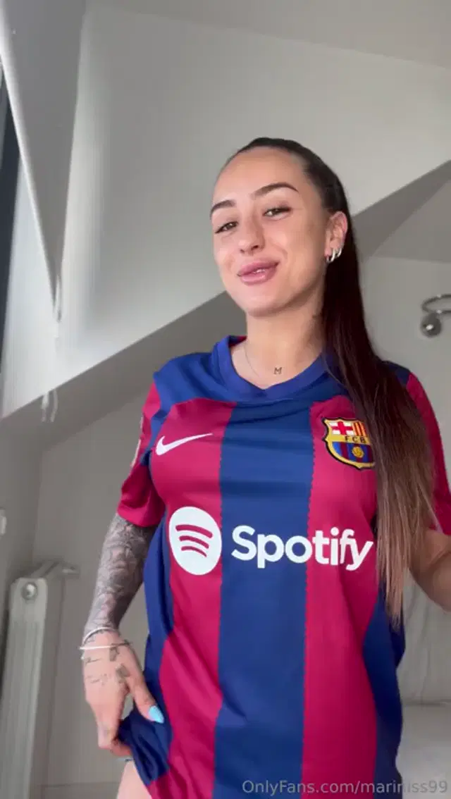 Mariniss99 aka mariniss99 – 04-30-2025 OnlyFans Video – Si esta noche gana el bara que os gustara que hiciese