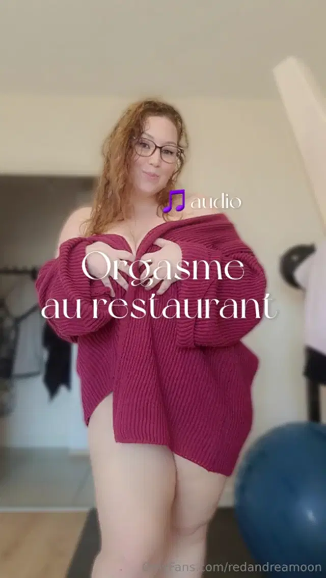Red Andrea Moon aka redandreamoon – 01-07-2025 OnlyFans Video – Orgasme au restaurant