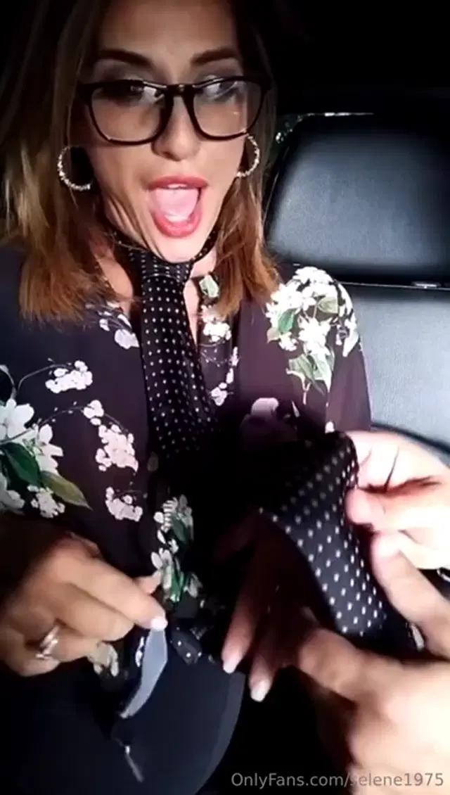 Selene1975 aka selene1975 – 10-09-2025 OnlyFans Video – Il mio nuovo guinzaglio