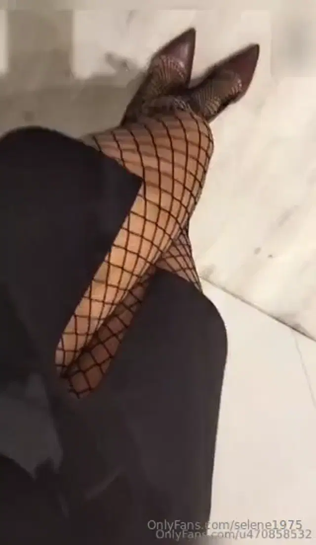 Selene1975 aka selene1975 – 09-18-2025 OnlyFans Video – E ora che salgo sulla scala che succede