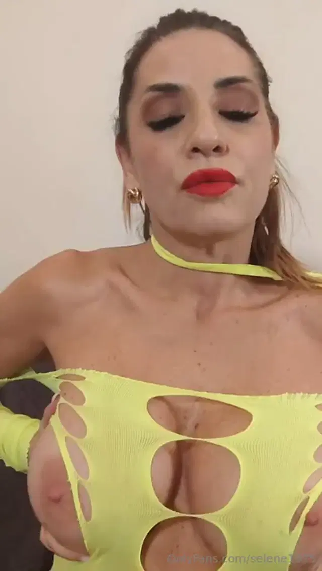 Selene1975 aka selene1975 – 12-05-2025 OnlyFans Video – Nuovo video completo super eccitante da singola