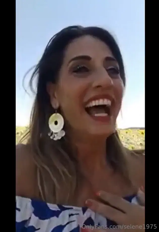 Selene1975 aka selene1975 – 12-22-2025 OnlyFans Video – Interazioni soft, ma eccitanti quanto una scopata