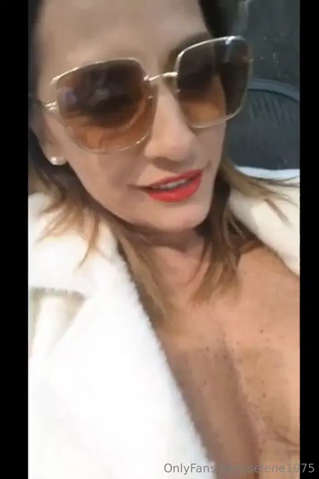 Selene1975 aka selene1975 – 01-18-2026 OnlyFans Video – DITALINO A 5 DITA