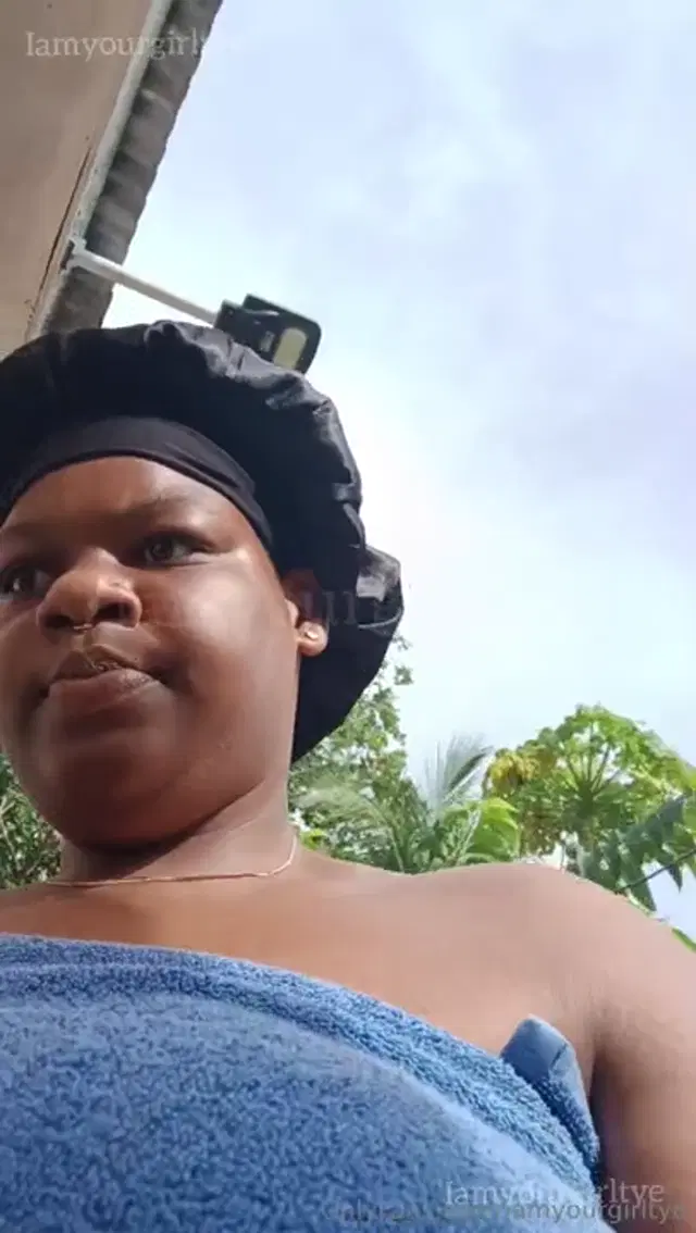 Tye-Tye aka iamyourgirltye – 06-02-2025 OnlyFans Video – The weather is so nice todayLet’s have a picnicoutsidecontent