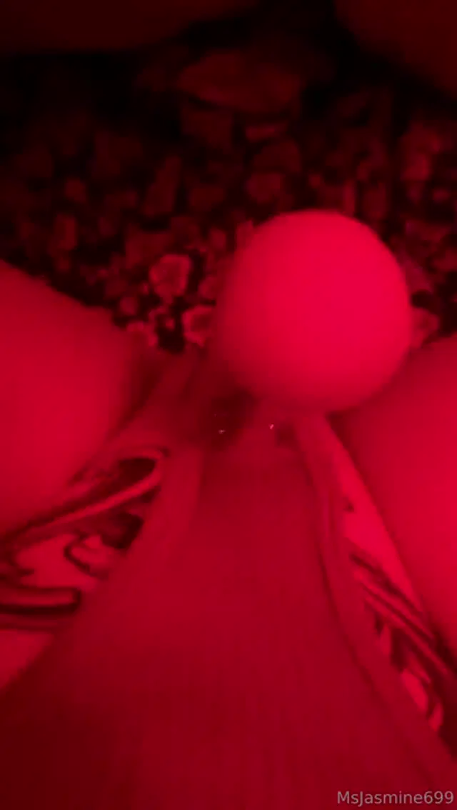 Jasmine Flowers aka msjasmine699 – 02-07-2024 OnlyFans Video – Watch out Im packing a tiny bit of heat