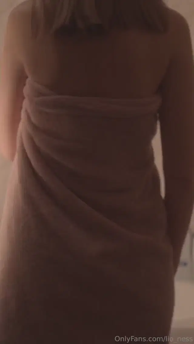 Natalianextdoormom aka natalianextdoormom – 01-13-2025 OnlyFans Video – A little water, a little soap, and my bush steals the show