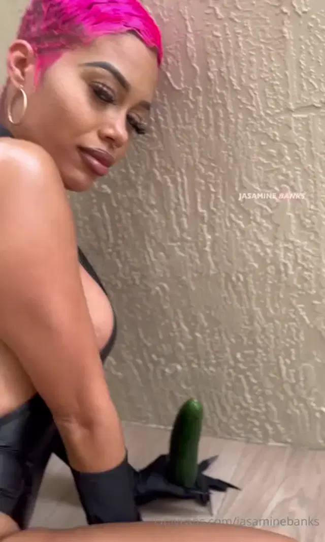 Jasamine Banks aka jasaminebanks – 01-27-2024 OnlyFans Video – Dont say anything, just start stroking