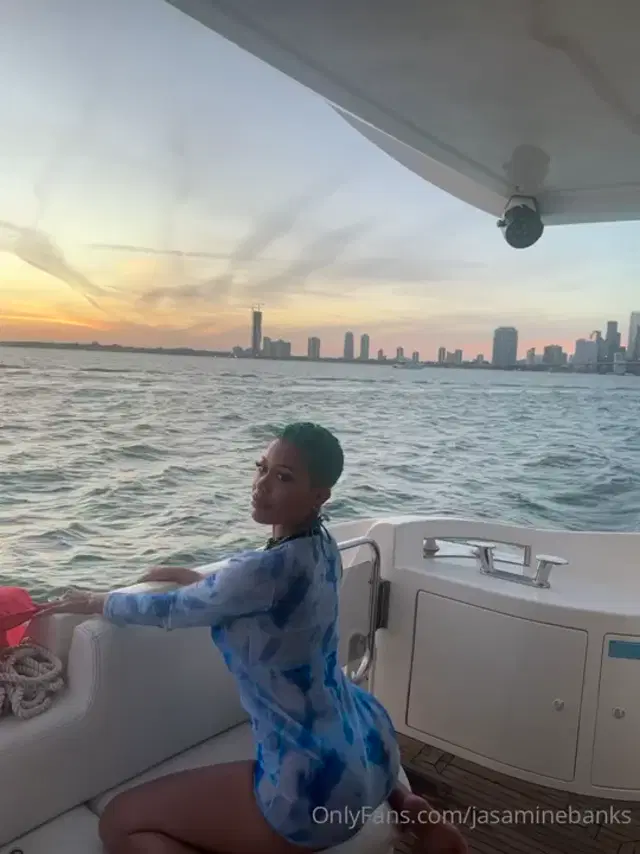 Jasamine Banks aka jasaminebanks – 01-07-2025 OnlyFans Video – Its tiny but it moves