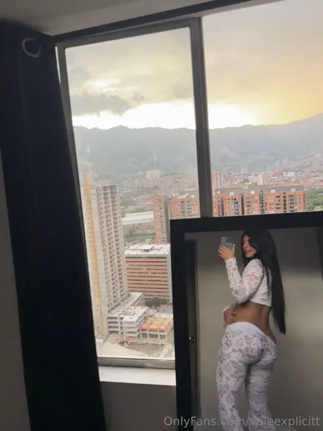 Valentina Lang aka valpriinsyy – 11-06-2024 OnlyFans Video – Aceptas que coloque mi culo en tu cara_44do