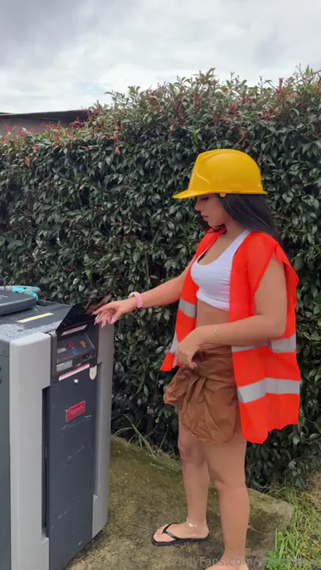Valentina Lang aka valpriinsyy – 05-01-2025 OnlyFans Video – Happy workers day!