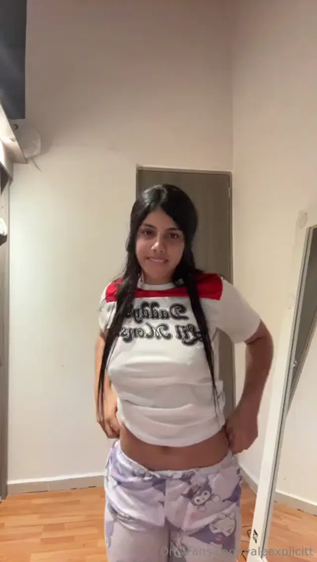 Valentina Lang aka valpriinsyy – 02-05-2025 OnlyFans Video – Me daras lengua