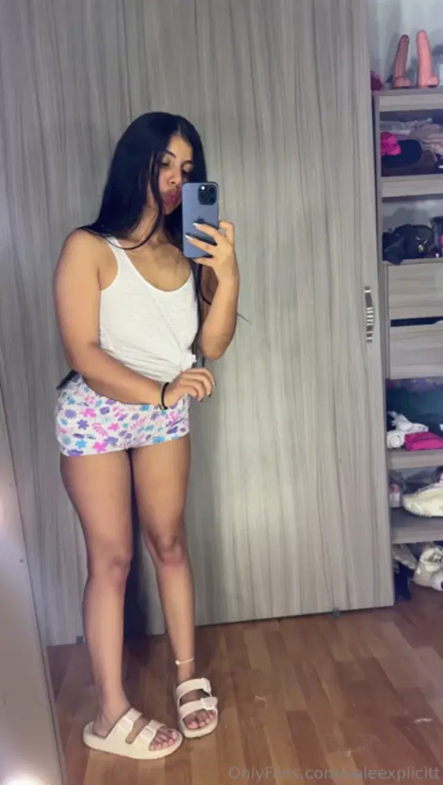 Valentina Lang aka valpriinsyy – 02-06-2025 OnlyFans Video – Te espero en mi camita para tener una rica charla_wpgy