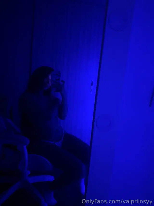 Valentina Lang aka valpriinsyy – 02-21-2025 OnlyFans Video – Let’s explore together in the dark, I’ll let you explore my body