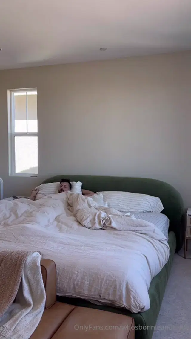 Bonnie & Clyde aka whosbonnieandclyde – 03-19-2026 OnlyFans Video – Breaking in the new bed!!