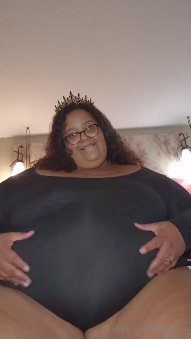 Rachhole aka ssbbwrachhole – 08-14-2025 OnlyFans Video – The queen is here to ruin your faceIll have a trailer out for this weekends drop