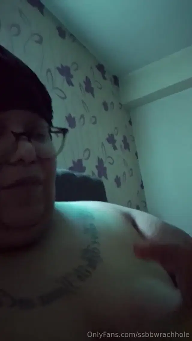Rachhole aka ssbbwrachhole – 11-18-2025 OnlyFans Video – This is me sick af but still snacking on my fave American treats