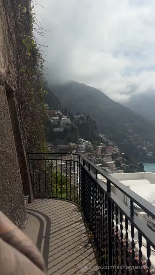 Ashley Resch aka ashleyreschvip – 06-02-2026 OnlyFans Video – How’s the weather where you are Just missing the Europe vibe