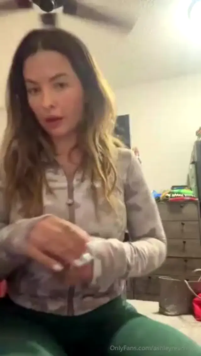 Ashley Resch aka ashleyreschvip – 12-04-2025 OnlyFans Video – Stream started at 12042025 0259 am