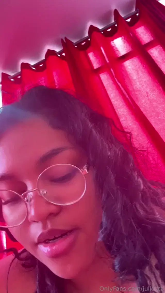 Juliet M Z aka julietzb – 12-24-2024 OnlyFans Video – Disfruta de este baile rico papasito toda desnudita para ti like y comenta si quieres