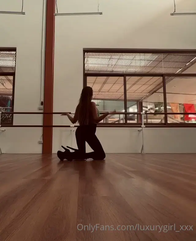 LuxuryGirl aka luxurygirl_xxx – 05-27-2025 OnlyFans Video – Today I want to share with you my passion for dancing! When the music