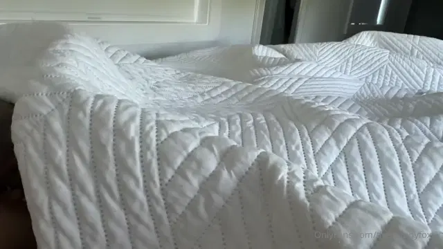 Mandy FoXXX aka themandyfoxxx – 05-20-2026 OnlyFans Video – Goooooood morning throatpie anyone!
