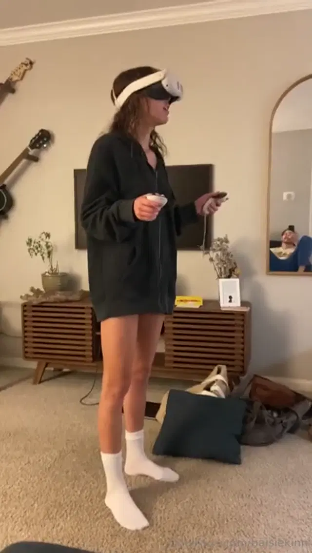BaisieKinn aka baisiekinn – 12-31-2025 OnlyFans Video – Date 17 When Chaos Picked Us, and We Held Hands Anyway Some weeks dont ease in_u4c6