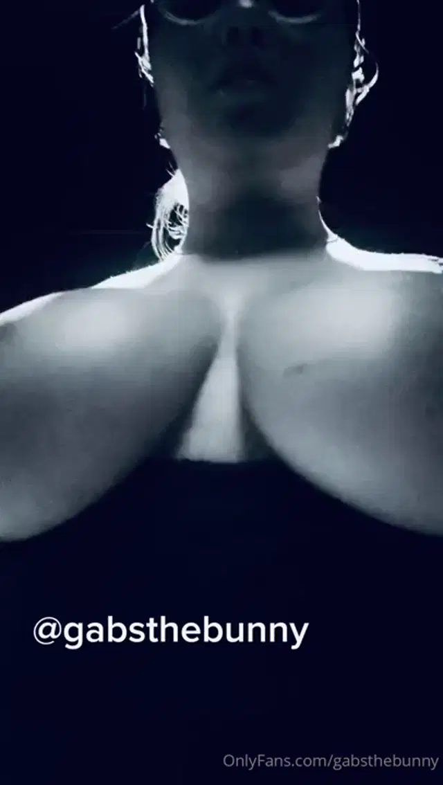 Gabsthebunny aka gabsthebunny – 04-18-2025 OnlyFans Video – Soy una sucia y no pude evitar excitarme viendo a un compaero y enfermando mi
