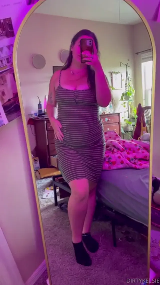Kelsie Crowe aka dirtykelsie – 10-24-2025 OnlyFans Video – Who has the prettiest pussy amp why is it me