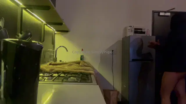 SimplyPiiper aka simplypiiper – 08-31-2025 OnlyFans Video – Kitchen counter chronicles with Shan