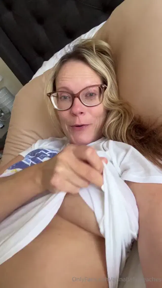 Annabelle Peaches aka annabellepeaches – 09-10-2025 OnlyFans Video – Good morning babes