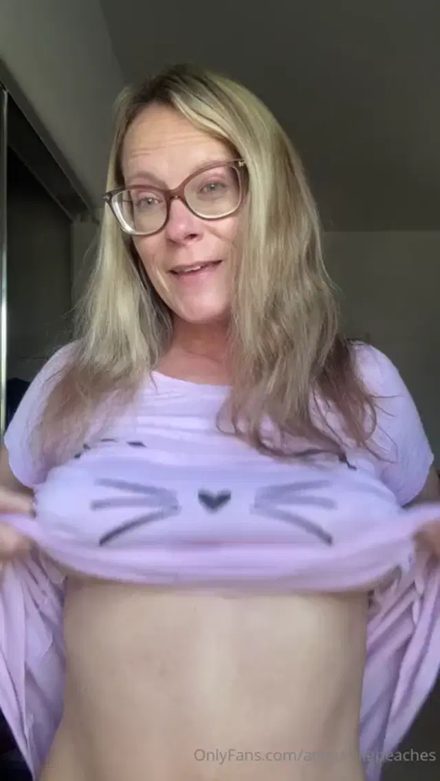 Annabelle Peaches aka annabellepeaches – 09-04-2025 OnlyFans Video – Good morning!!