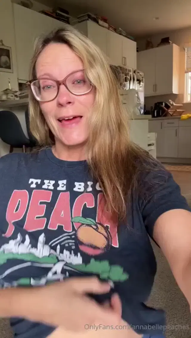 Annabelle Peaches aka annabellepeaches – 09-25-2025 OnlyFans Video – Good morning honey