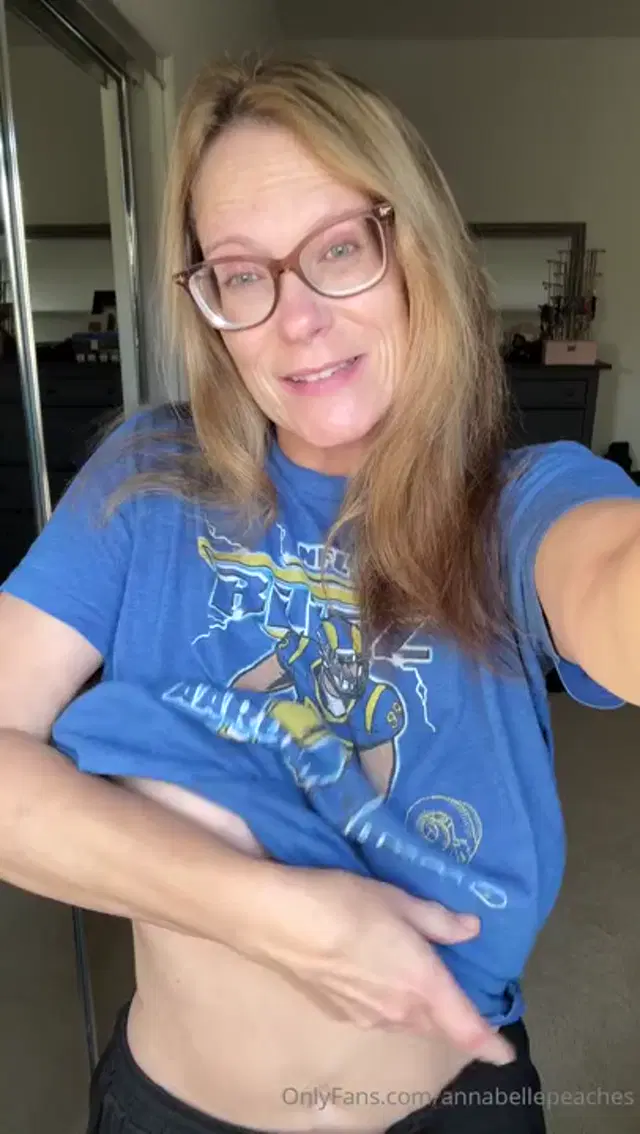 Annabelle Peaches aka annabellepeaches – 11-09-2025 OnlyFans Video – Good morning! Go Rams