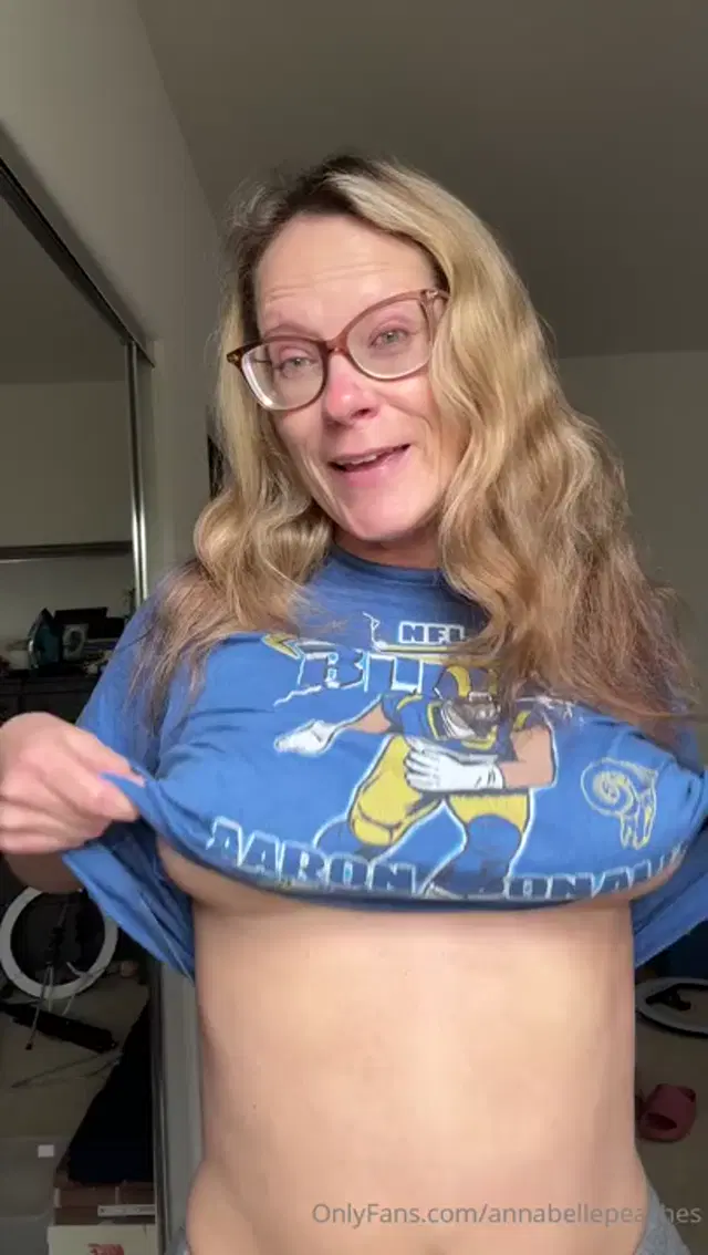 Annabelle Peaches aka annabellepeaches – 09-29-2025 OnlyFans Video – Good morning my loves_eaad