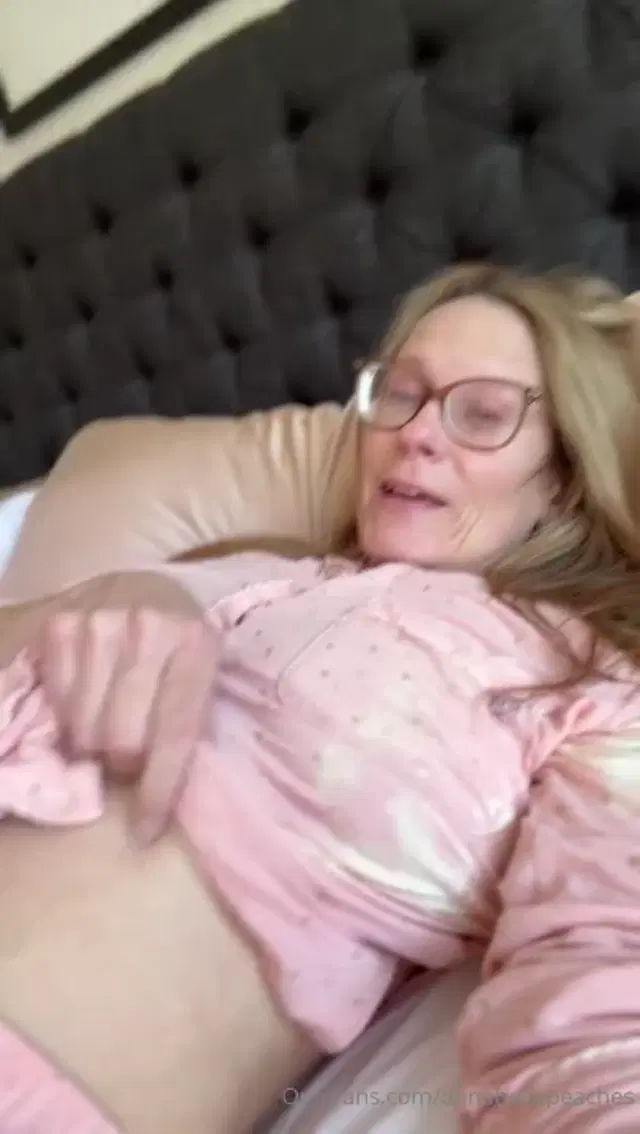 Annabelle Peaches aka annabellepeaches – 12-28-2025 OnlyFans Video – Good morning babes_j3uk