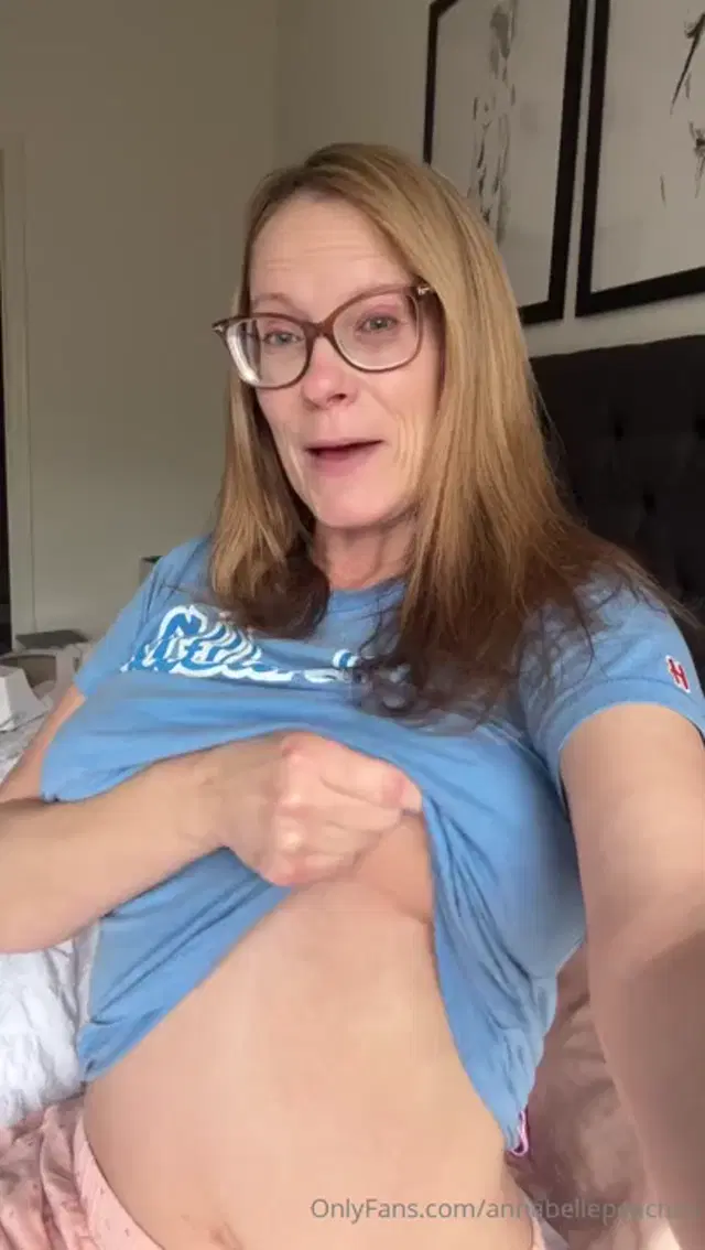 Annabelle Peaches aka annabellepeaches – 12-31-2025 OnlyFans Video – Good morning! Are you excited for New Years