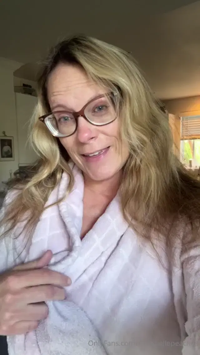 Annabelle Peaches aka annabellepeaches – 10-09-2025 OnlyFans Video – Good morning my loves_ow3f