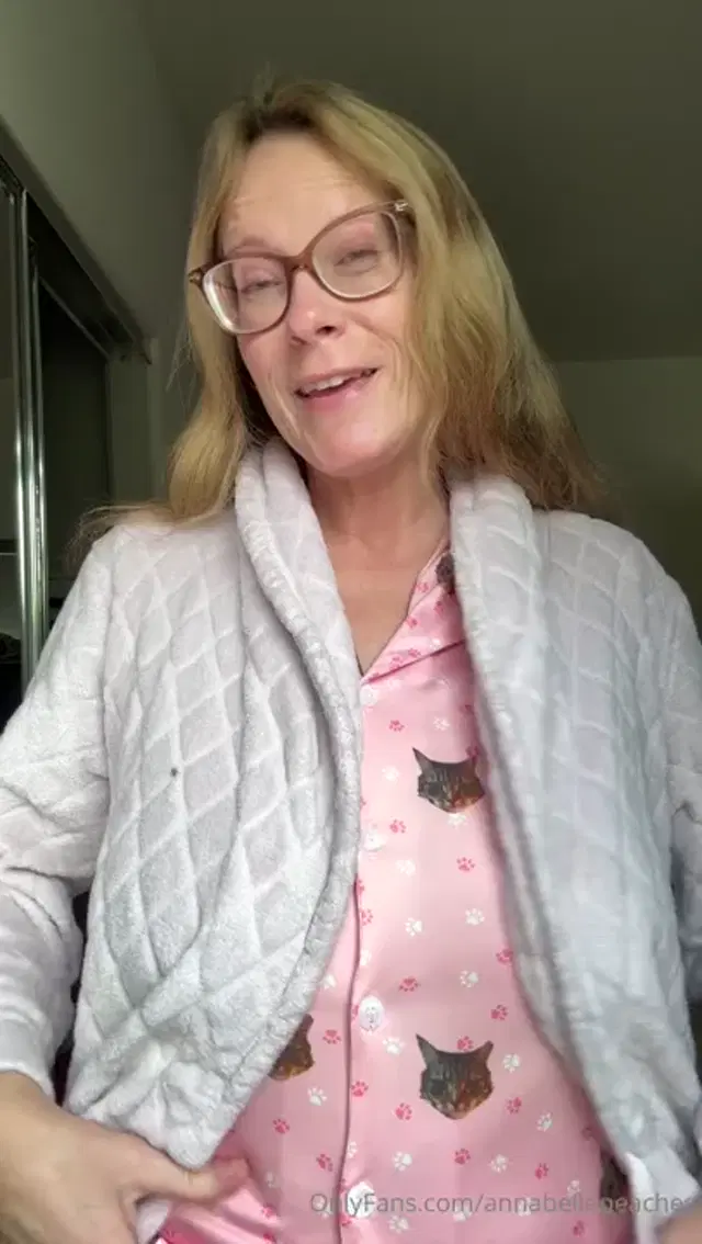 Annabelle Peaches aka annabellepeaches – 11-18-2025 OnlyFans Video – Good morning_oe47