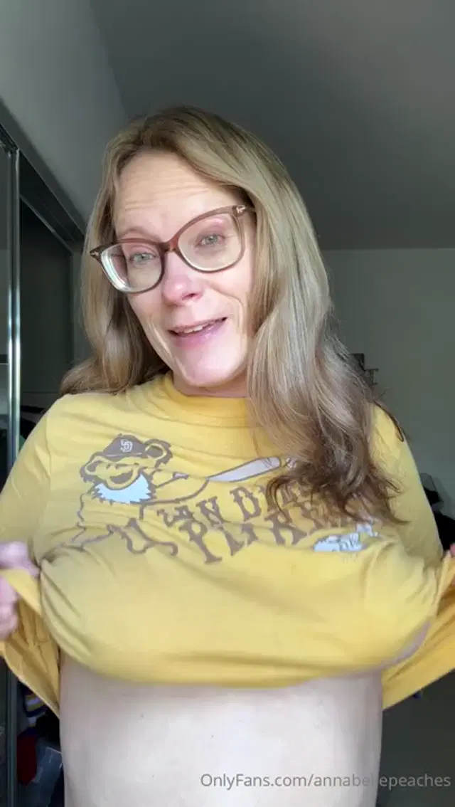 Annabelle Peaches aka annabellepeaches – 10-24-2025 OnlyFans Video – Good morning and TGIF_x3gm