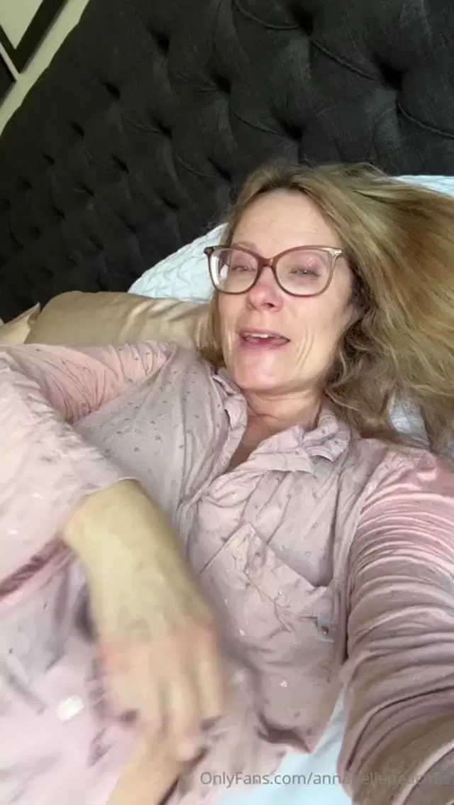 Annabelle Peaches aka annabellepeaches – 11-24-2025 OnlyFans Video – Good morning! Its Thanksgiving week, so even more cooking and baking than usual
