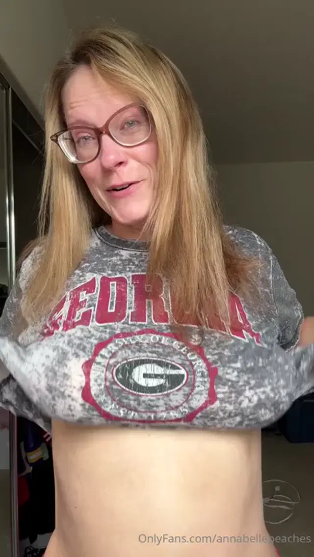 Annabelle Peaches aka annabellepeaches – 11-22-2025 OnlyFans Video – Good morning_dpzv