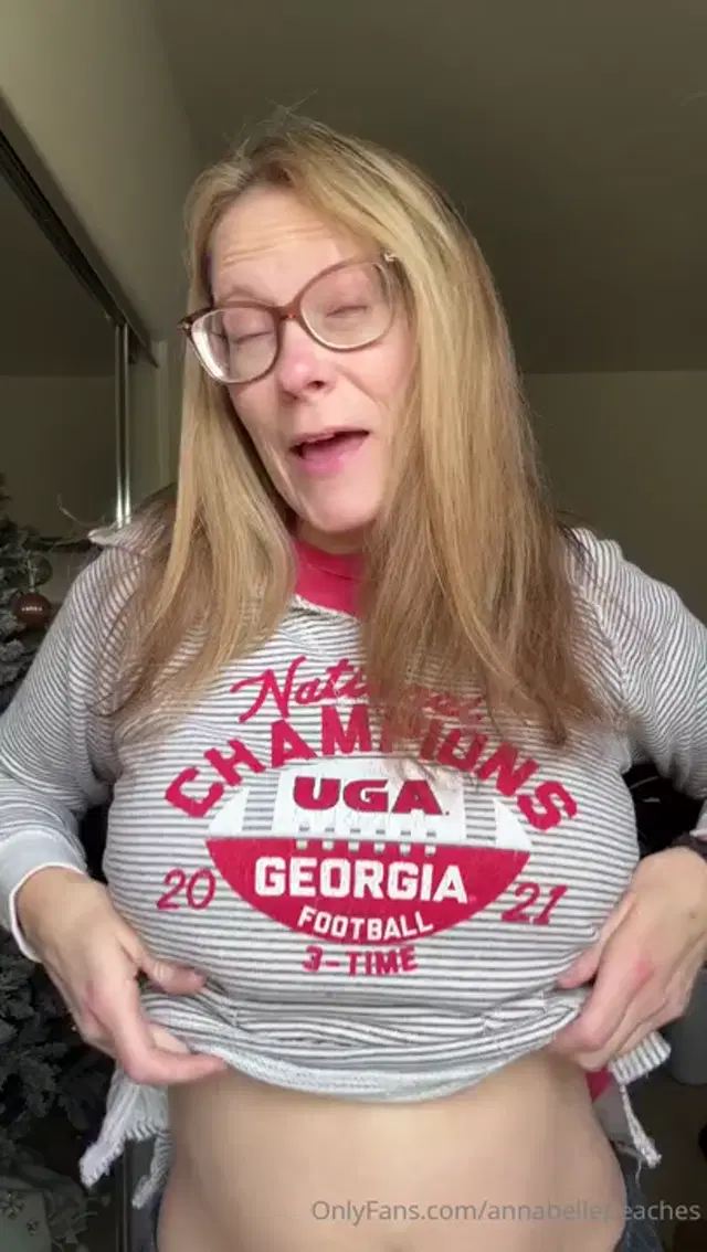 Annabelle Peaches aka annabellepeaches – 12-18-2025 OnlyFans Video – Good morning my loves_xuew
